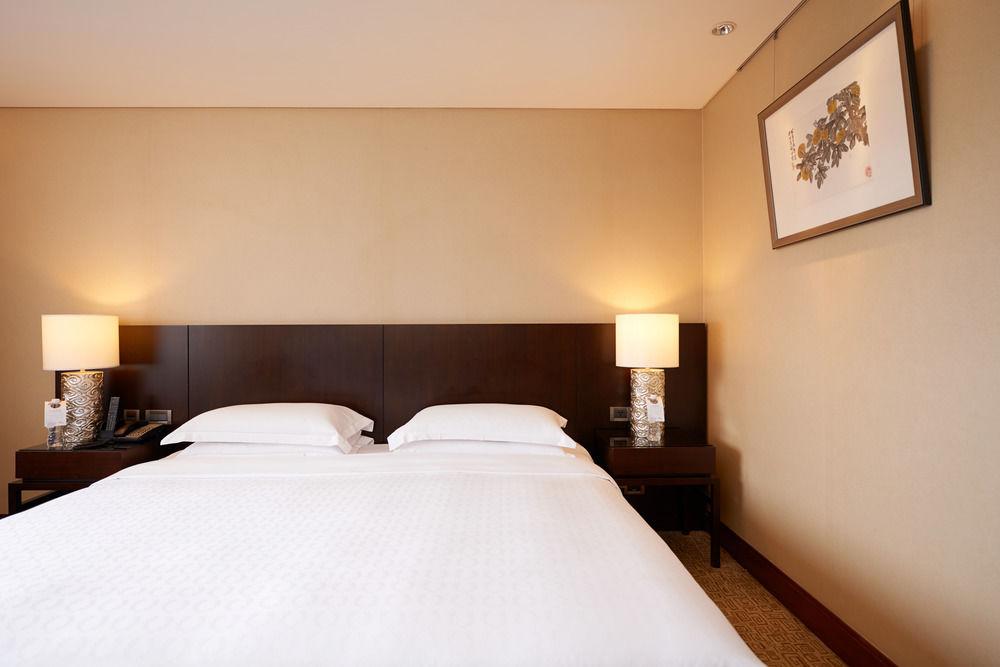 Khách sạn Sheraton Grand